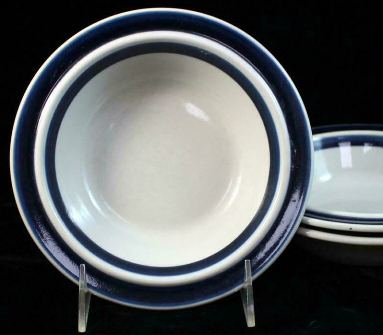 Read more about the article Arabia ANEMONE BLUE 3 Rim Cereal Bowls EXCELLENT CONDITION