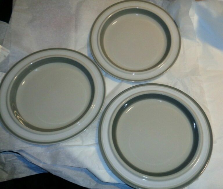 Read more about the article Set Of 3 Arabia Finland Salla Dinner Plates #82 Gray White  10″
