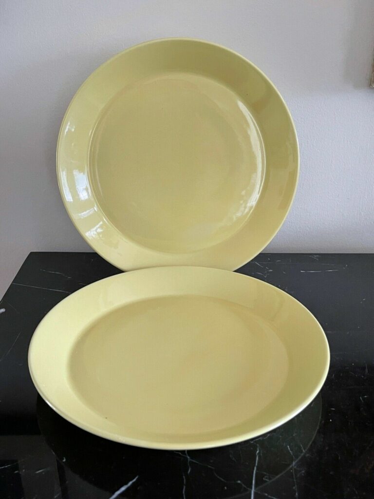 Read more about the article Vintage Arabia Pottery Finland Teema Yellow Kaj Frank 2 Large Dinner Plates