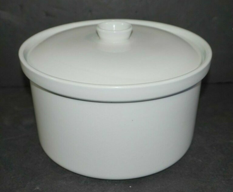 Read more about the article VTG Arabia Teema Off White Covered Casserole 3qt Minimalist Modern MCM 8×4 Gray