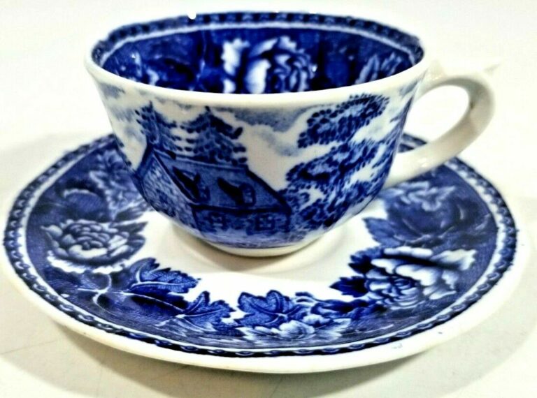 Read more about the article Vintage ARABIA FINLAND Demitasse Teacup and Saucer Flow Blue Rose – Flow Blue