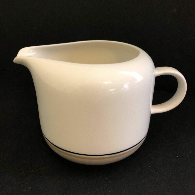 Read more about the article Seita Arctica by Arabia of Finland CREAMER  2 3/4″ ~ 10 oz  Discontinued EUC