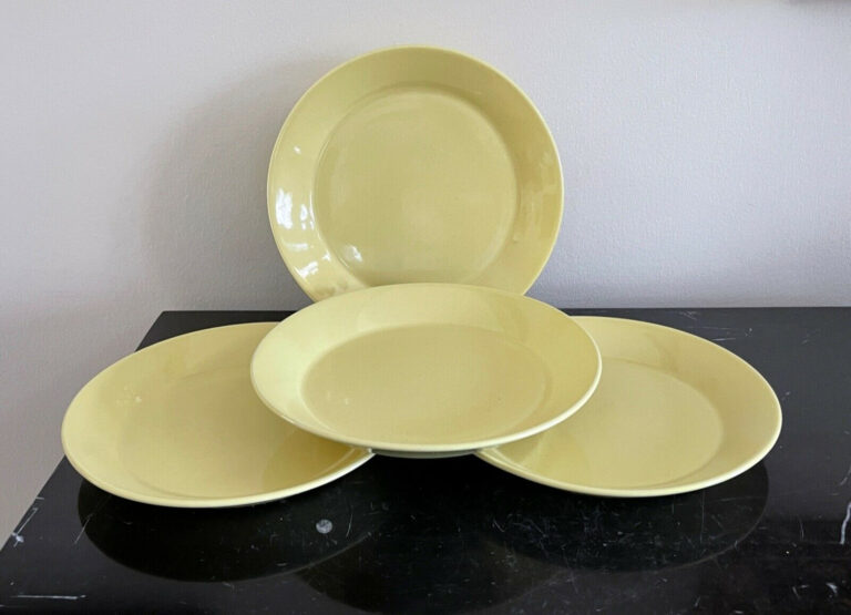 Read more about the article Vintage Arabia Pottery Finland Teema Yellow Kaj Frank 4 Salad Plates