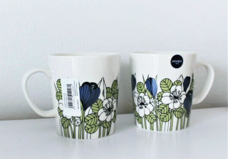 Read more about the article Special Edition: Arabia Finland set of 2 green Krokus mugs;