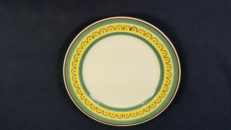 Read more about the article Arabia Finland Crown Band Hand Painted 9 3/8 Luncheon Plate EXCdn