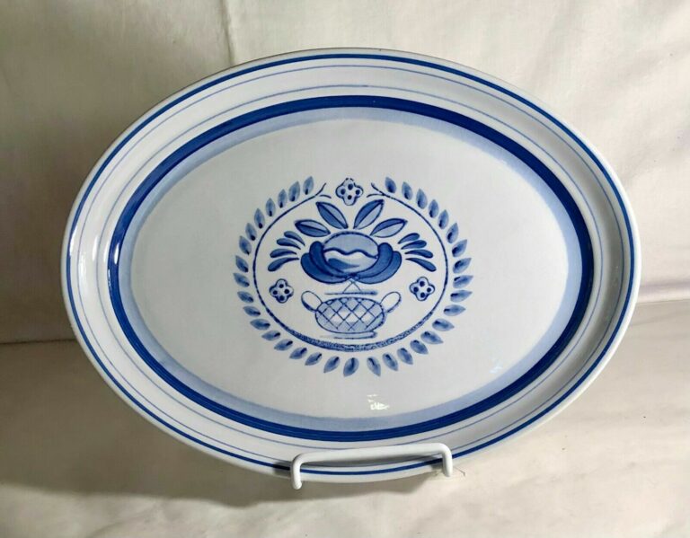 Read more about the article Arabia Blue Rose 12″ Oval Serving Platter