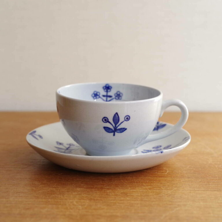 Read more about the article Vtage Arabia Arabian Blue Tapestry Demitas Cup Saucer