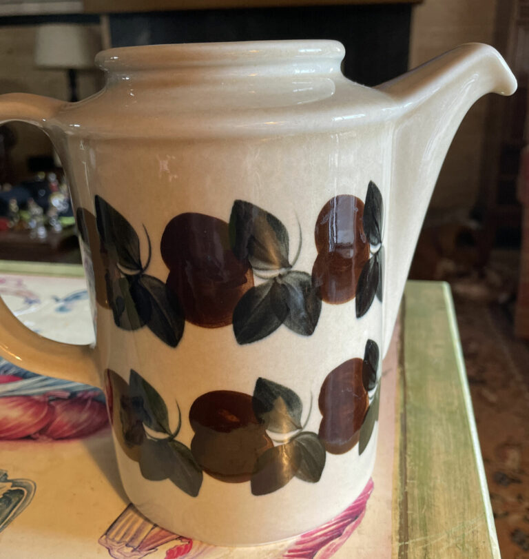 Read more about the article Vintage Arabia Finland Ruija Troubadour Coffee Pot No Lid Teapot Brown Fruit