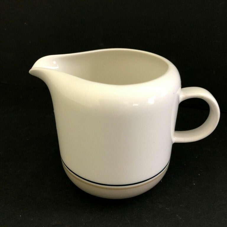 Read more about the article Seita Arctica by Arabia of Finland MINI CREAMER  2 5/8″ ~ 6 oz  Discontinued EUC