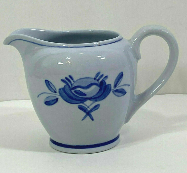 Read more about the article Vintage Arabia Finland Blue Rose Creamer Flower Rings 3 1/2″ 10 oz