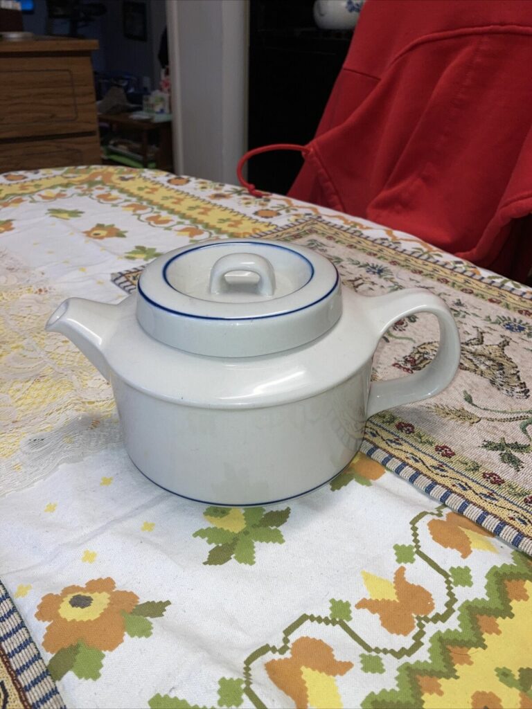 Read more about the article Arabia Finland Saimaa Rare Coffee Pot Teapot  Tea Pot