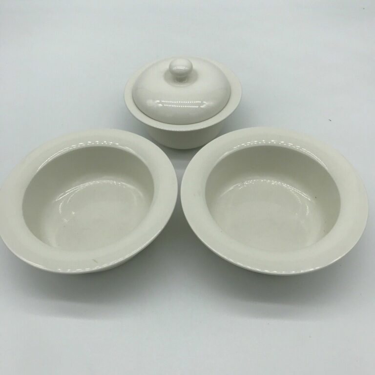 Read more about the article Vintage ARABIA ARCTICA FINLAND set Of 3 Soup  Cereal Bowls  Bowl W/ Lid