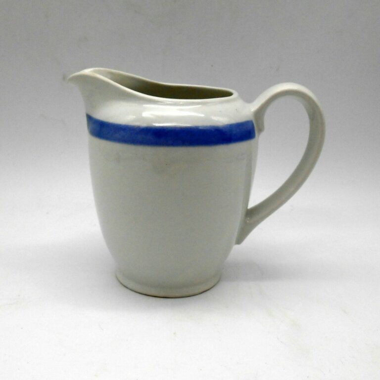 Read more about the article Arabia Ribbons Blue 16 oz. Pitcher