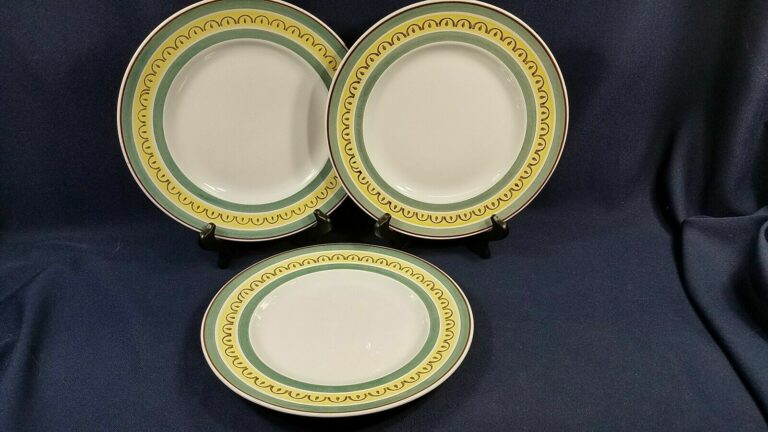 Read more about the article 3 Arabia Finland Crown Band Hand Painted 10 3//8″ Dinner Plates VGC
