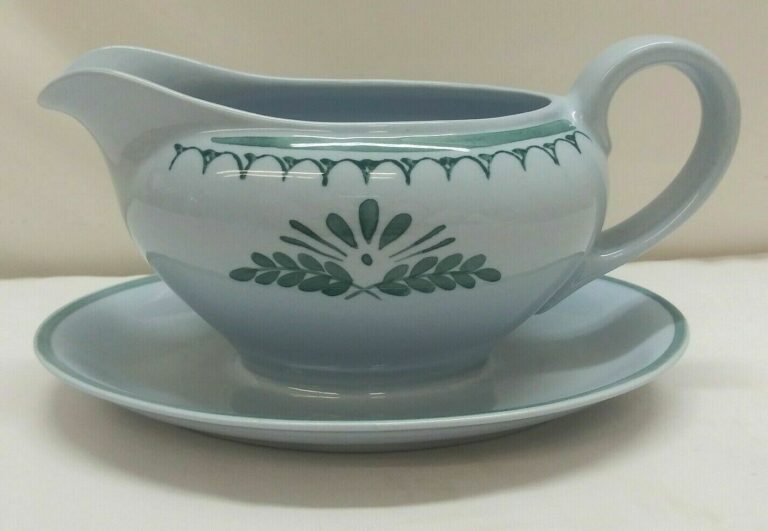 Read more about the article Arabia Finland Green Thistle Gravy Boat Sauce Boat Very Good Condition 1955-1970