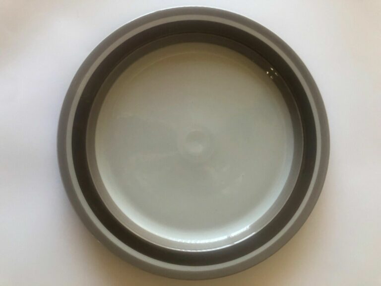 Read more about the article Arabia Finland Vintage Pirtti Chop Plate Round Serving plate Platter 13″