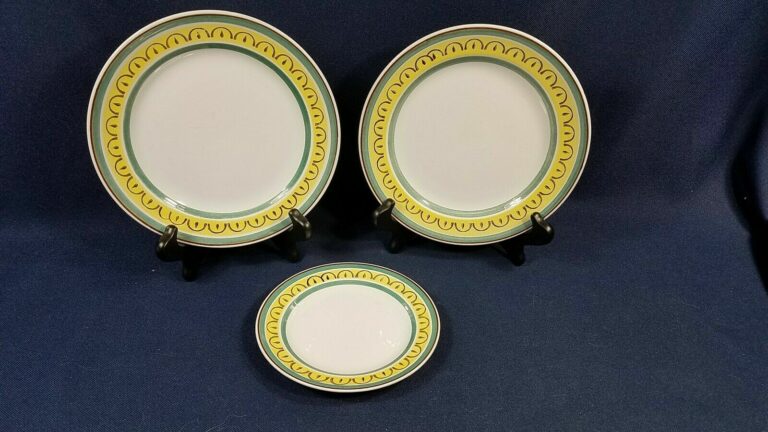Read more about the article Lot of 2 Salad + 1 B/B Arabia Finland Crown Band Hand Painted Plates EXCdn