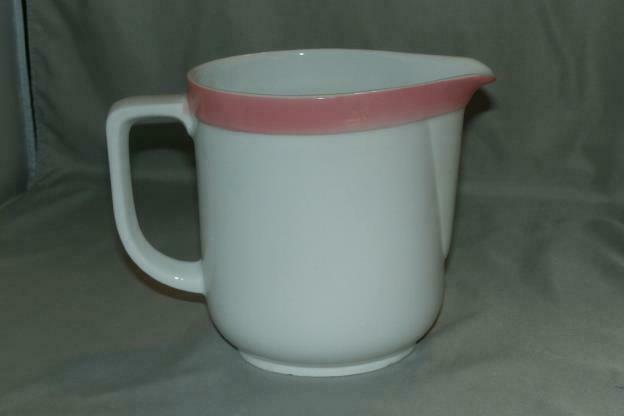 Read more about the article Vintage MCM Arabia Pink Ribbons Rim Shape 28 oz. Pitcher 5 1/2″ Tall Finland