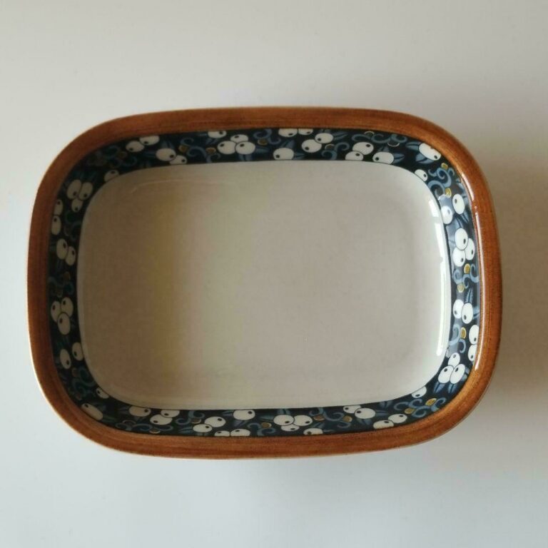 Read more about the article Arabia Taika Oval Plate Tray