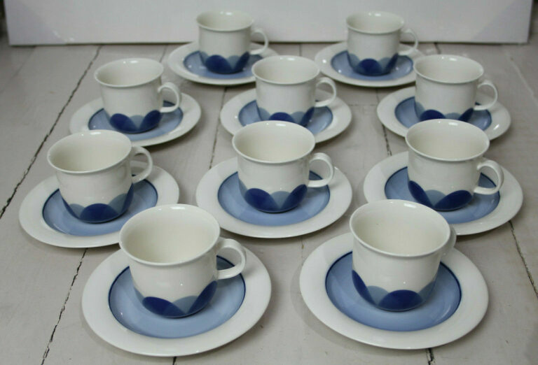 Read more about the article HUGE SET 10 PCS Arabia Finland Pudas Arctica Coffee Cups and Saucers Inkeri Leivo