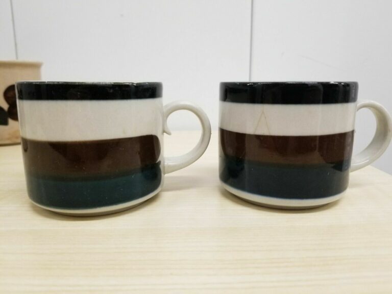 Read more about the article Pair of Vintage Arabia Finland Kaira   cups mugs