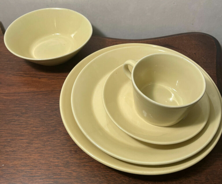 Read more about the article ARABIA Finland Kaj Franck KILTA TEEMA Yellow Place Setting Cup Saucer Plate Bowl