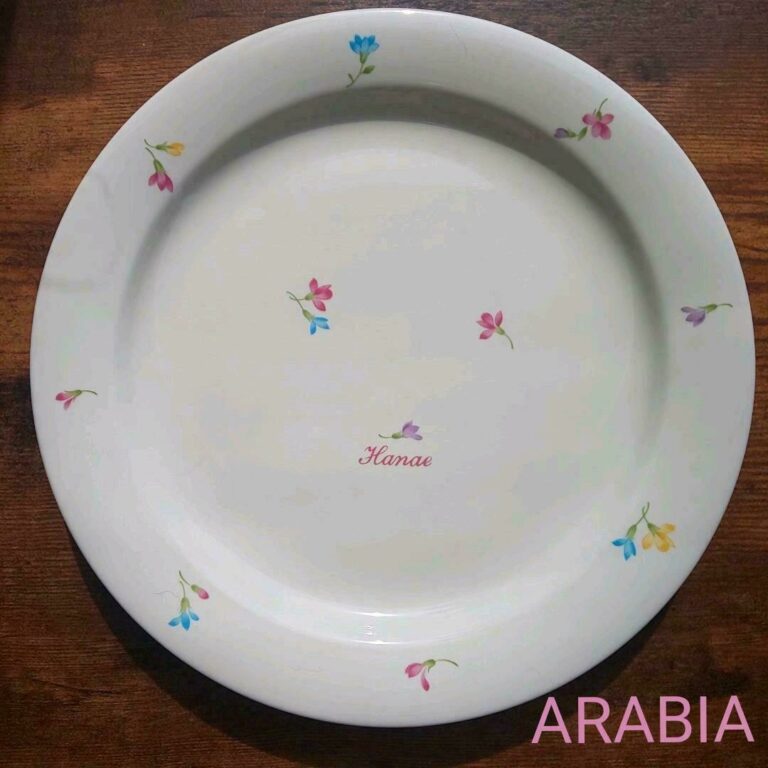 Read more about the article Arabia Arabian Arctica Flower Plate