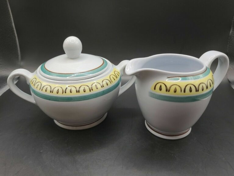 Read more about the article Vintage Arabia Finland Crownband Creamer And Sugar Bowl