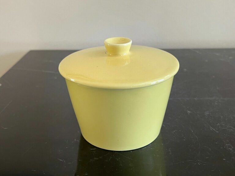 Read more about the article Arabia Pottery Finland Teema Yellow Kaj Frank Lidded Sugar Bowl