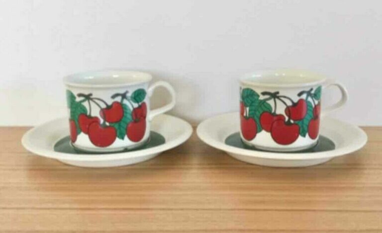 Read more about the article Arabia Kirsikka Cup Sauser Set of 2 Pair Vintage withoutBox Finland 1975 Cherry