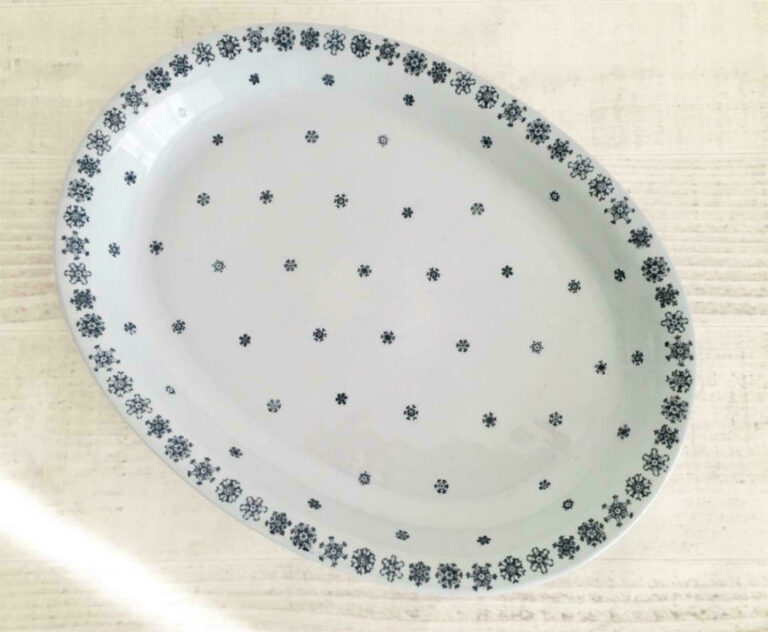 Read more about the article Nordic Arabia Alabia Snowflake Oval Plate 31Snowflake