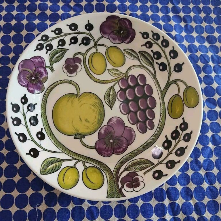 Read more about the article Arabia Plates Purple Paratiisi Tableware Stylish A Life Above The Rest Finland