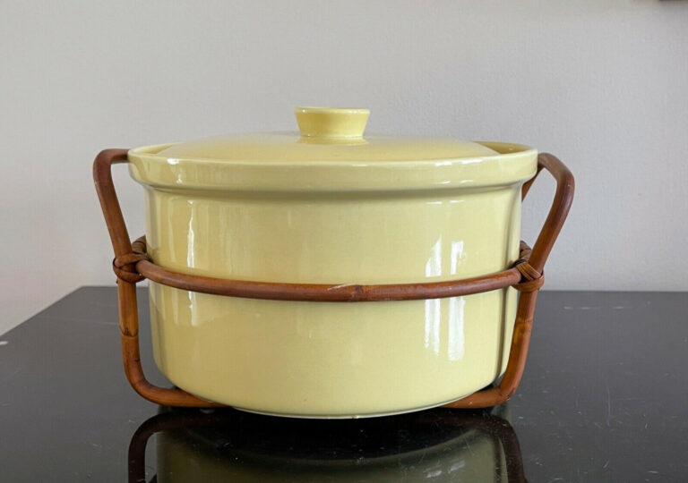 Read more about the article Vintage Arabia Pottery Finland Teema Yellow Kaj Frank Covered Casserole Bowl