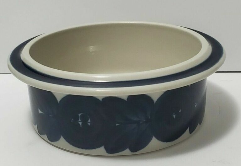 Read more about the article Arabia Finland Ruija Troubadour 7″ Vegetable serving bowl Blue Bands and Flowers