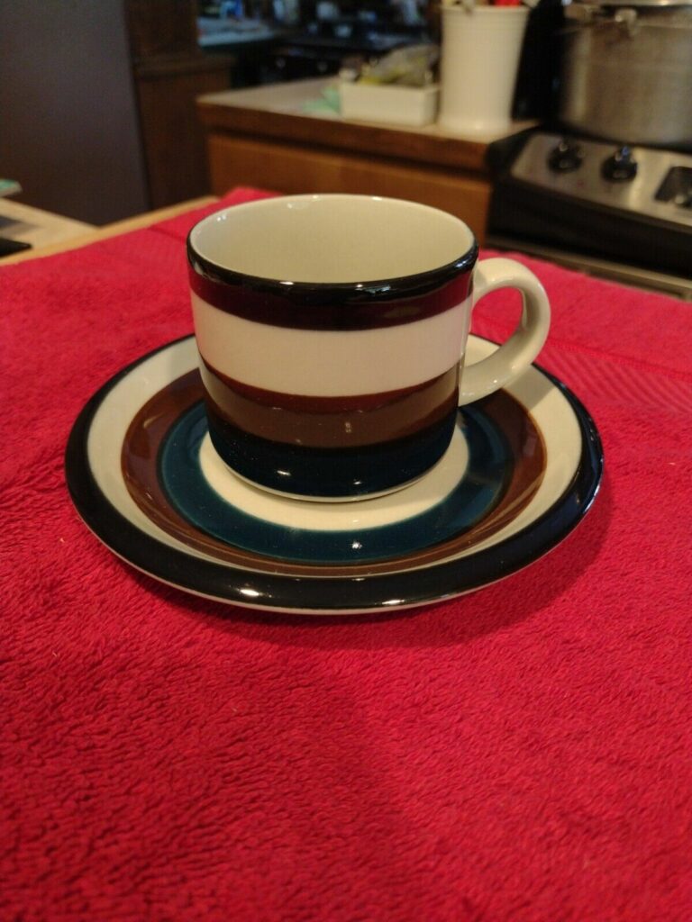 Read more about the article Vintage Arabia Kaira Cup and Saucer Finland Striped Blue Brown Beige NEAR MINT