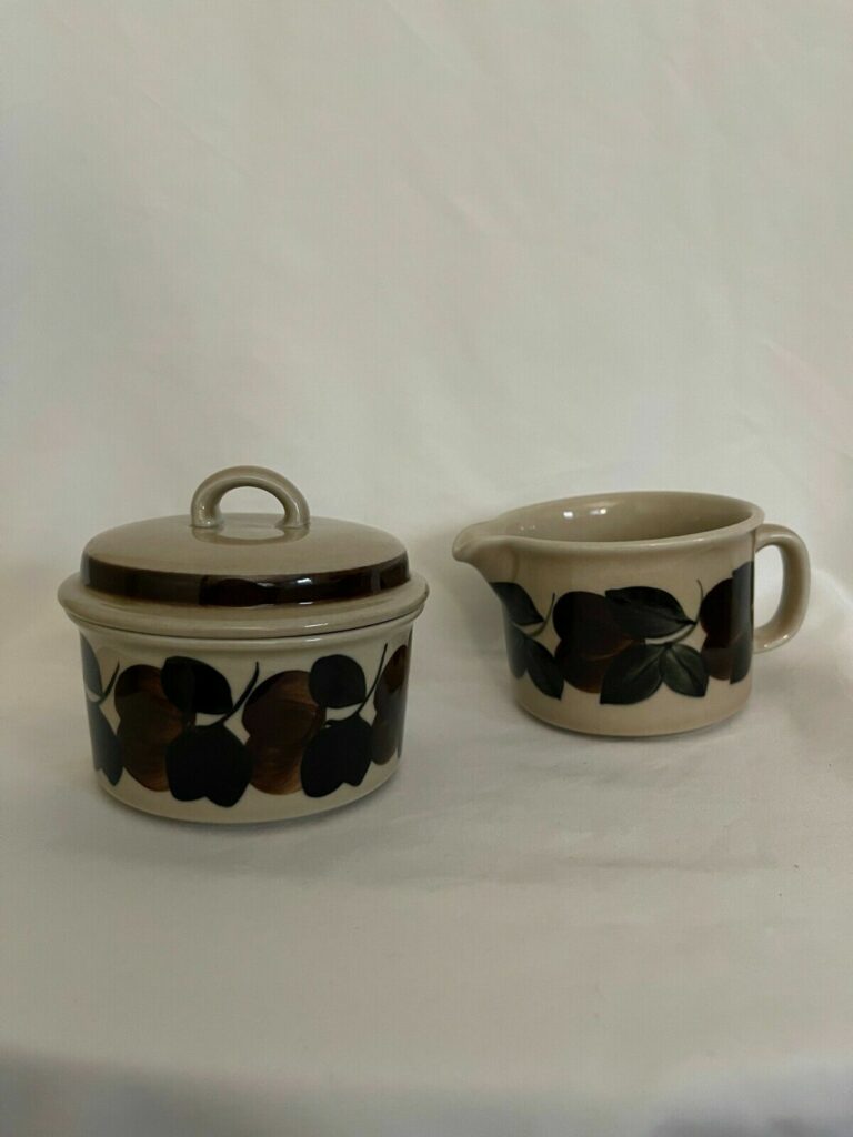 Read more about the article VINTAGE Arabia Finland Ruija Troubadour Creamer and Sugar Set MCM