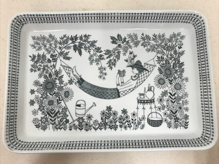 Read more about the article *Rare Vintage Arabia of Finland Emilia Large Platter Plate