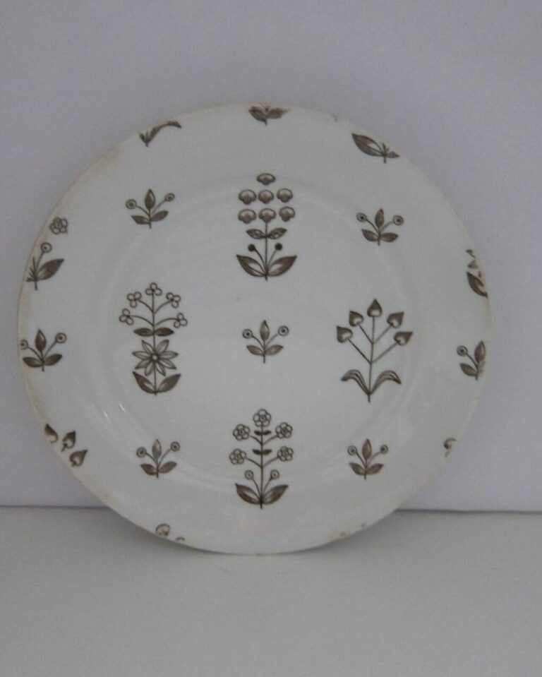 Read more about the article Arabia Finland–Tapestry Brown: Lot of 2 bread plates (6.75″) Very good RARE~~!!