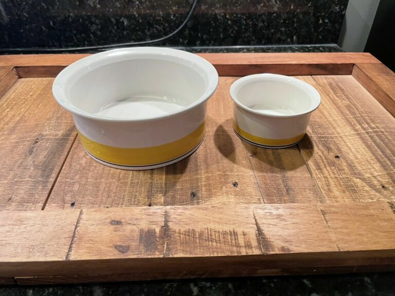 Read more about the article Arabia of Finland Faenza Yellow and Black Stripe Vintage Serving Bowls (2)