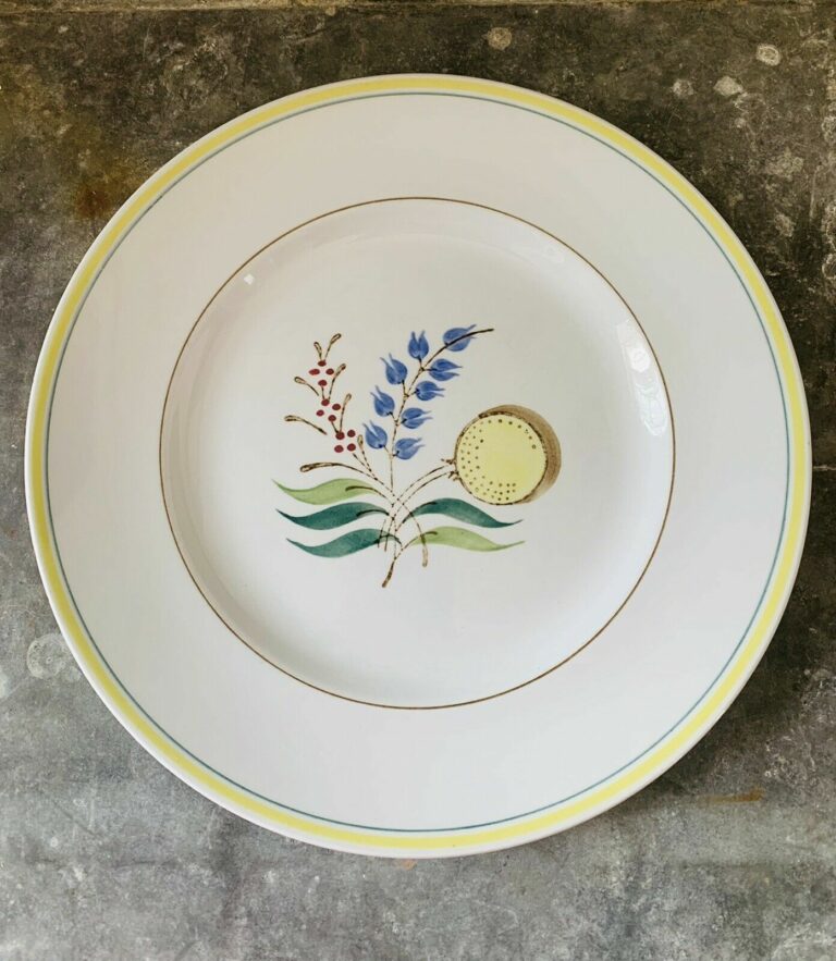 Read more about the article Arabia Windflower Dinner Plate 10 3/8″ Floral Blue Yellow Finland Mid Century