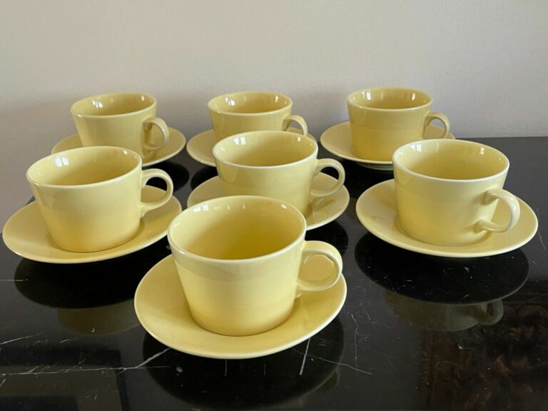 Read more about the article Vintage Arabia Pottery Finland Teema Yellow Kaj Frank 7 Cups and Saucers