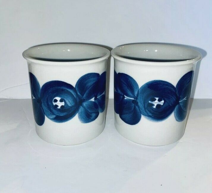 Read more about the article Arabia Finland Blue Anemone Coffee Cup Set Of 2 By Ulla Procope Flower MCM
