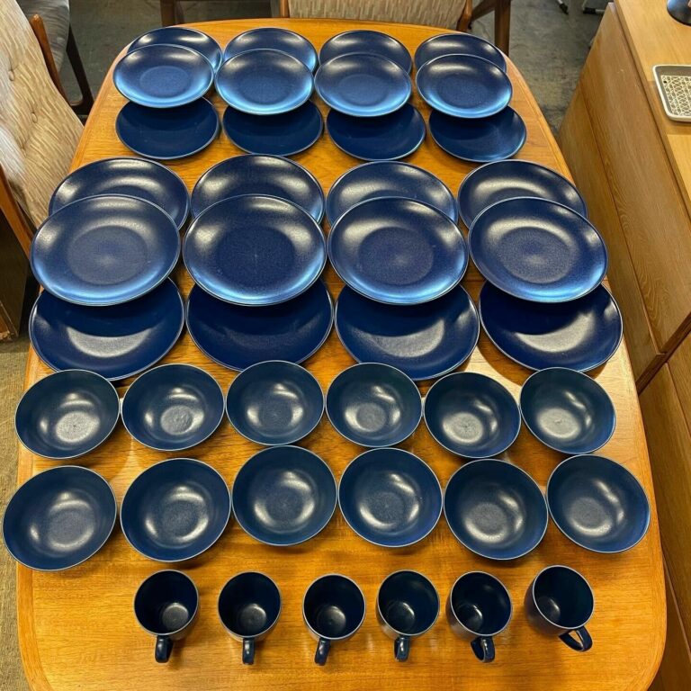 Read more about the article Vintage 42 Piece Set of Arabia Finland 24h Blue Plates Cups