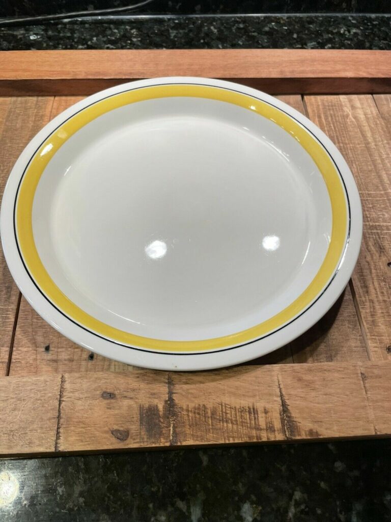 Read more about the article Arabia of Finland Faenza Yellow and Black Stripe Vintage Chop Plate