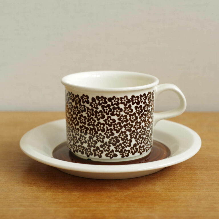 Read more about the article Vtage Arabia Arabian Faenza Brown Coffee Cup Saucer