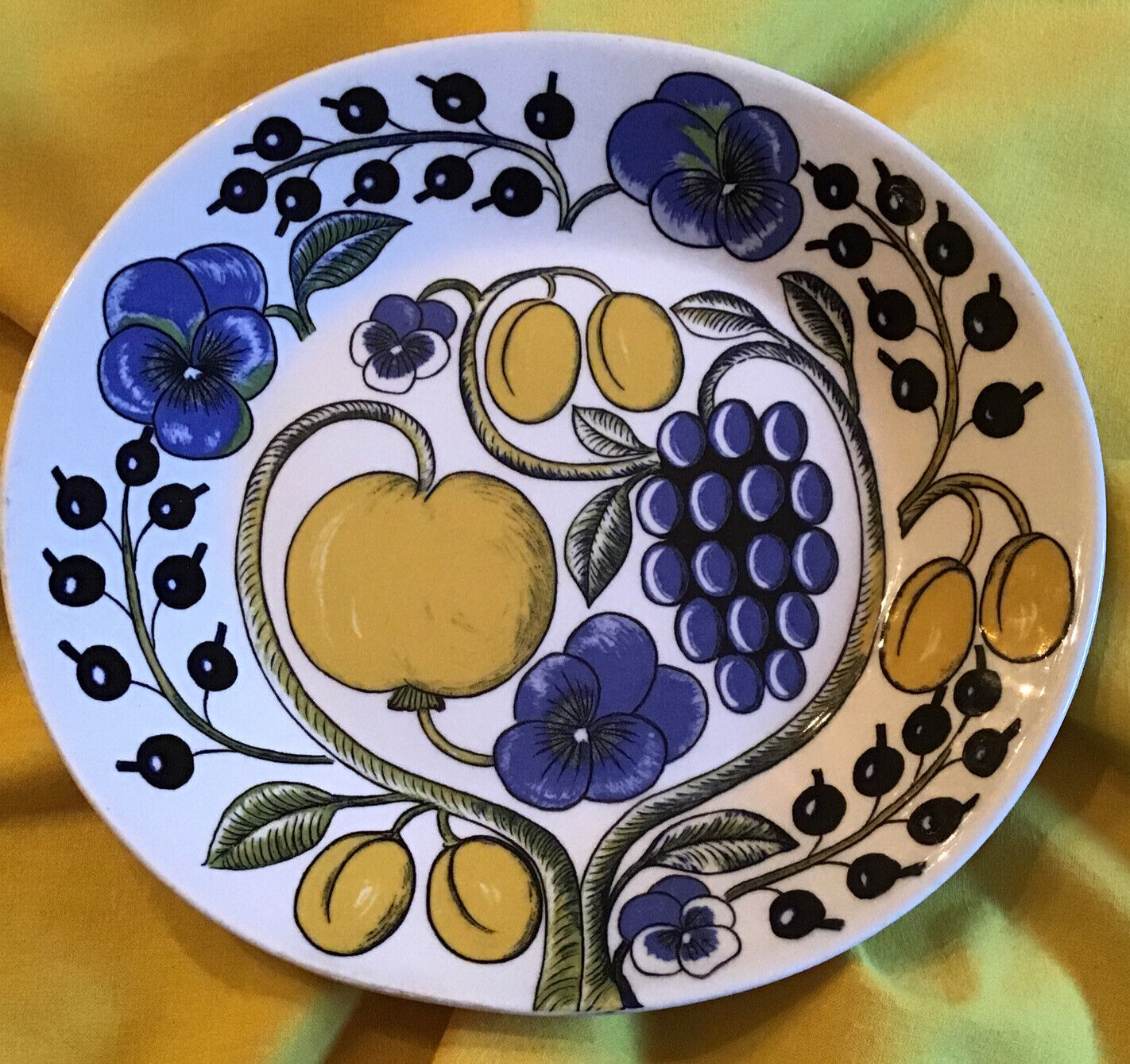 Read more about the article Finland Arabia PARATIISI OVAL Salad/Lunch Plate 8.25 Inch/ 20.95 CM VGC