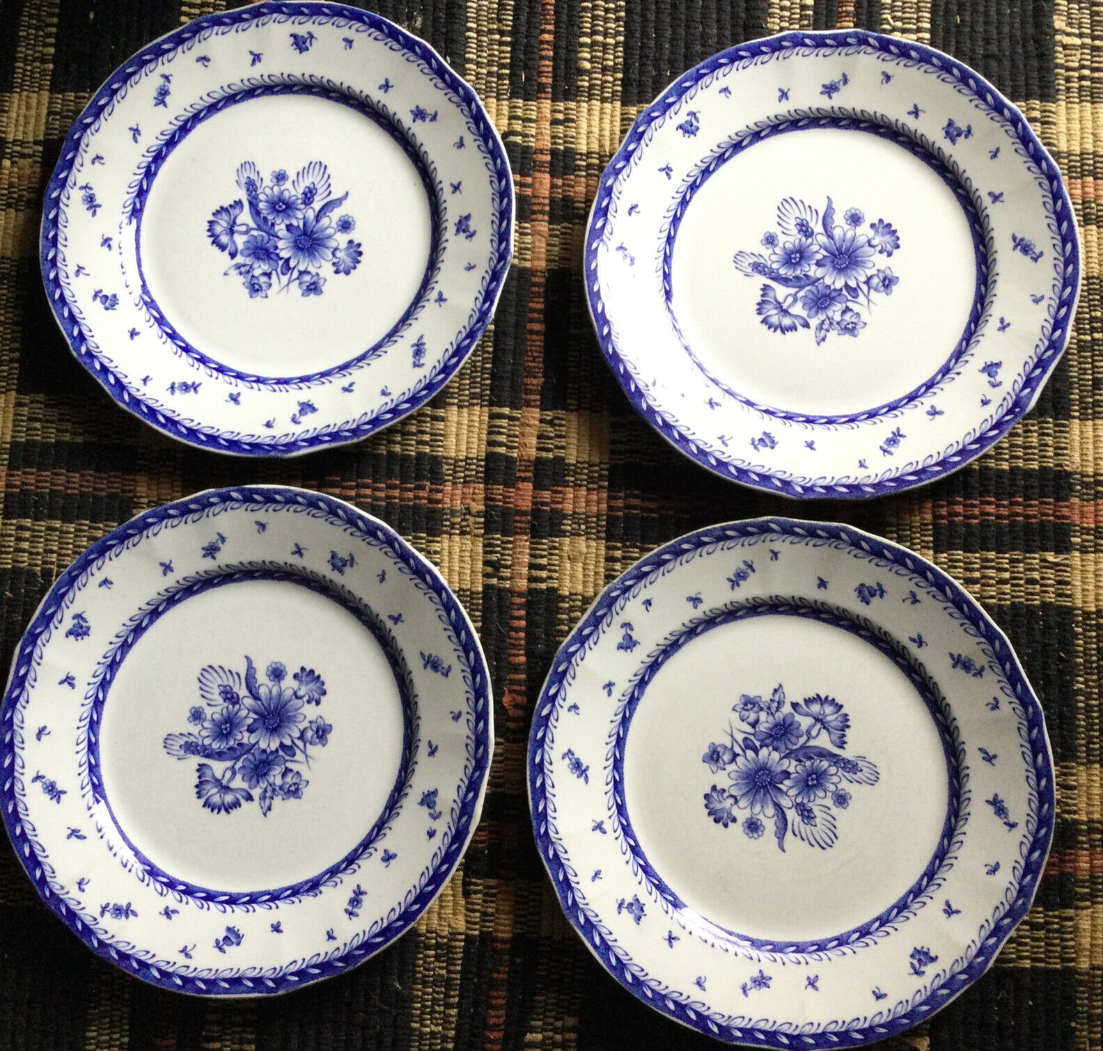 Read more about the article Vintage 4 pc Finn Flower Blue Arabia Dishes. No Chips Cracks Repairs. Finland.