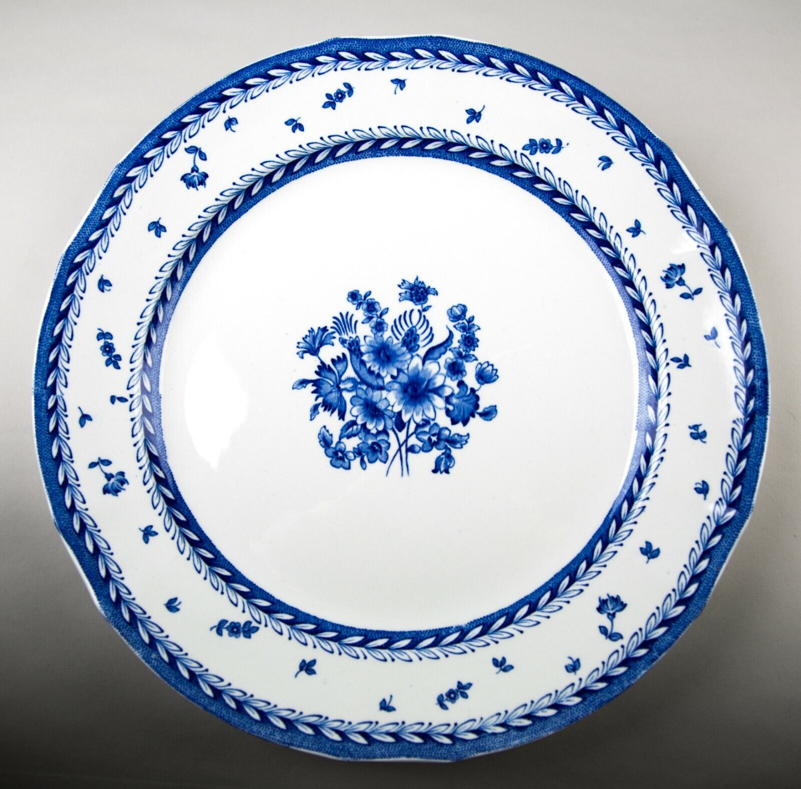 Read more about the article Arabia of Finland Finn Flower Blue Large Round Platter 14″ Vintage Blue and White