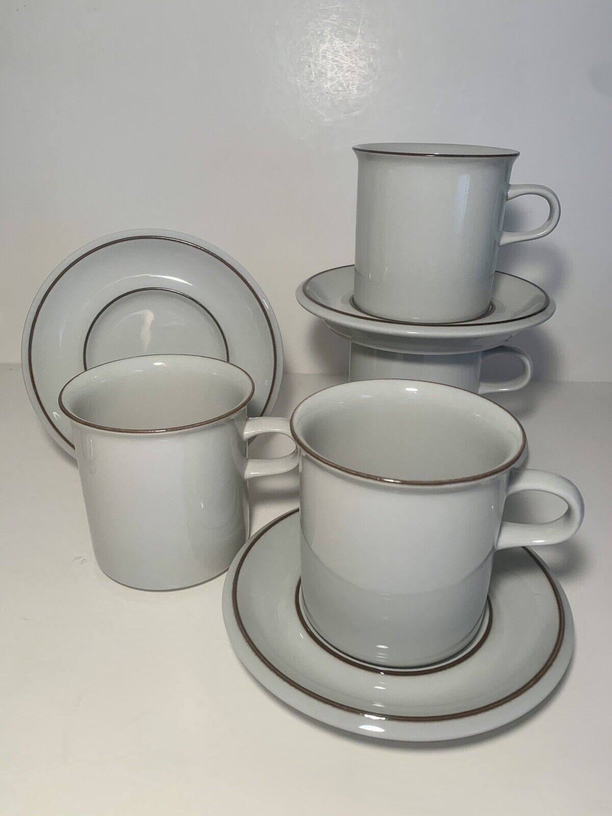 Read more about the article Set of Four Vintage Arabia Findland FENNICA Ulla Procopé  Coffee Mug and Saucer