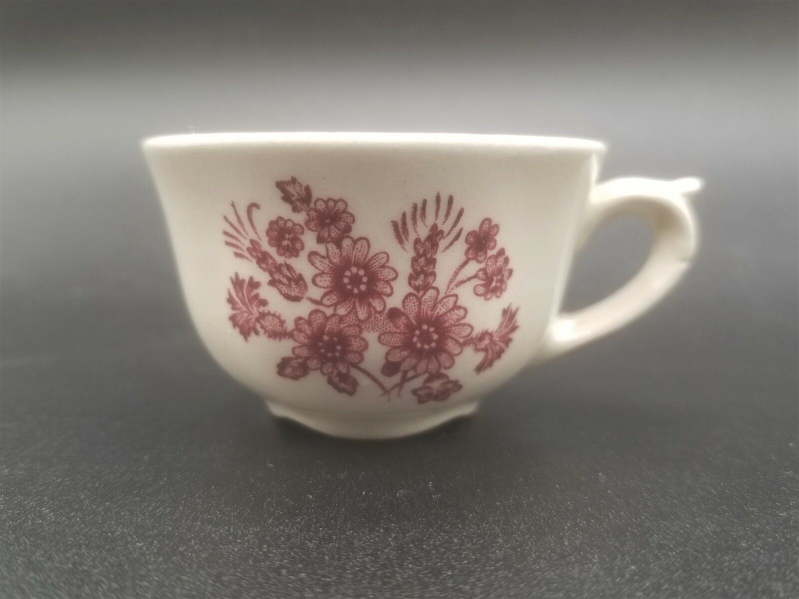 Read more about the article Arabia Finland Finn Flower Red Pattern Mini Tea Cup Espresso Cup Only